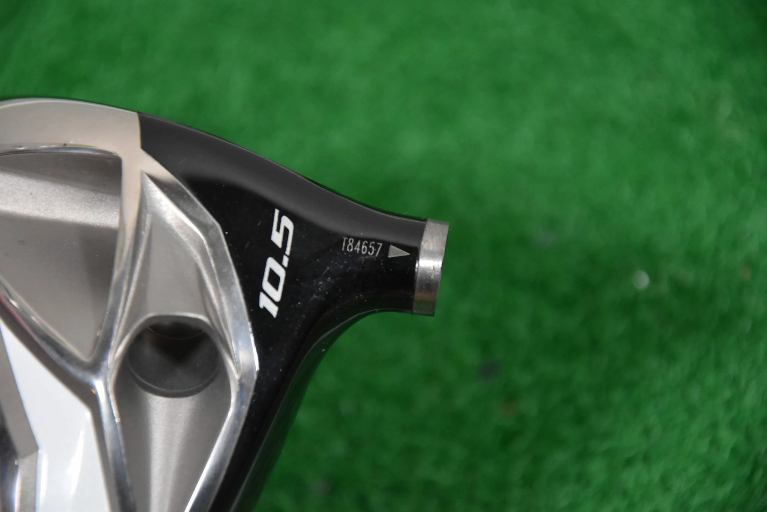 Taylormade R9 Tour Issue Driver 10.5° (Head Only) 6 Taylormade R9 Tour Issue Driver 10.5° (Head Only) - Image 4